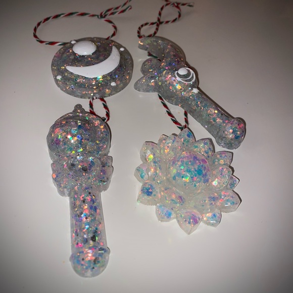 3/20$ Sailor Moon Christmas Ornament | Brooch - Picture 7 of 9